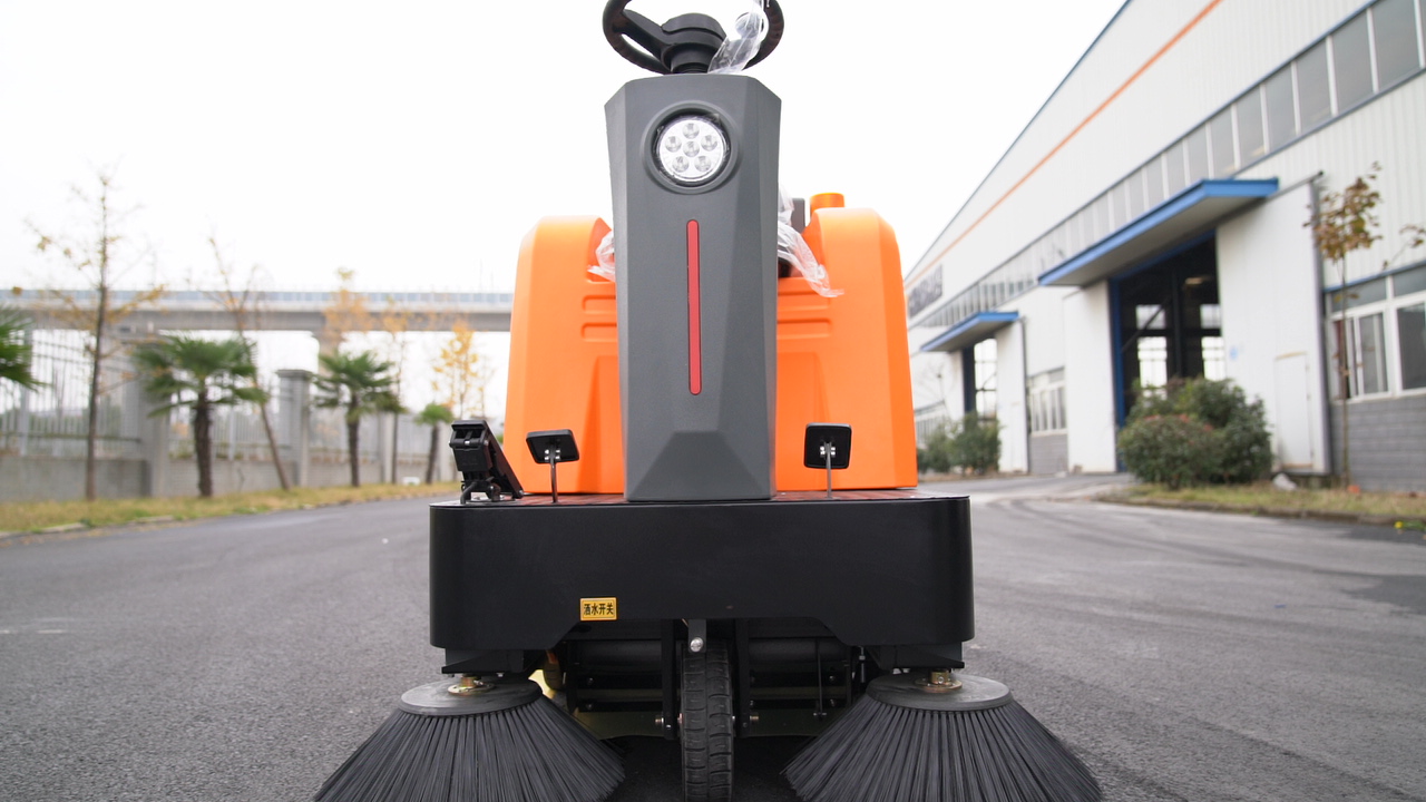 榮事達工業(yè)掃地機