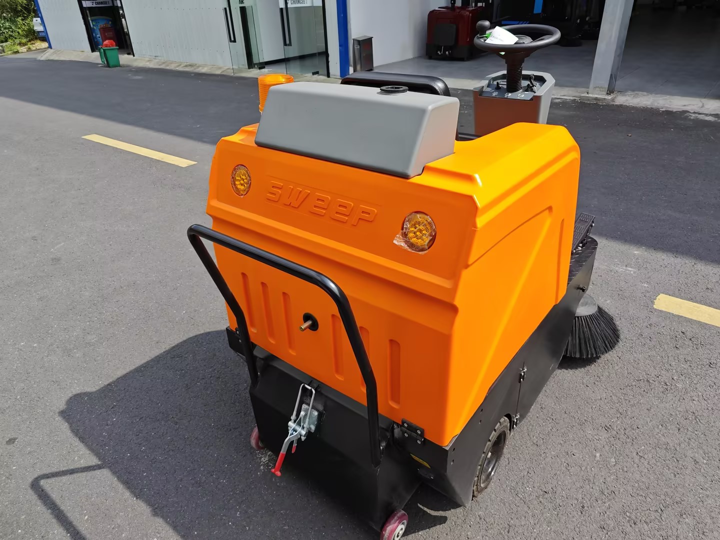 你知道駕駛式掃地機有哪些優點嘛