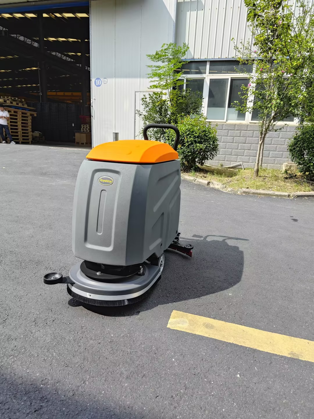 工業電動洗地機廠家怎么選